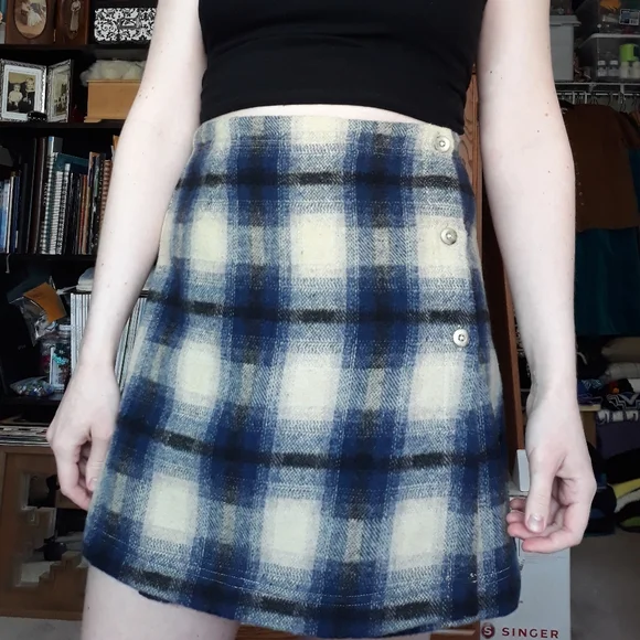 90s AE Plaid Mini Skirt - Picture 4 of 6